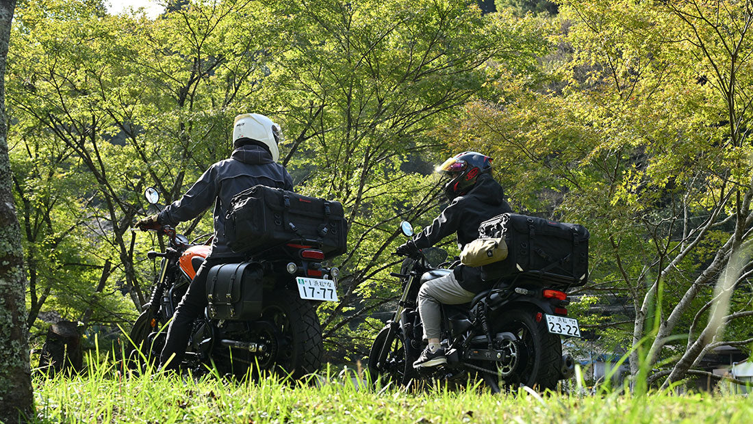 バイクでキャンプへ!快適な道具選びと荷物の積載テクニック